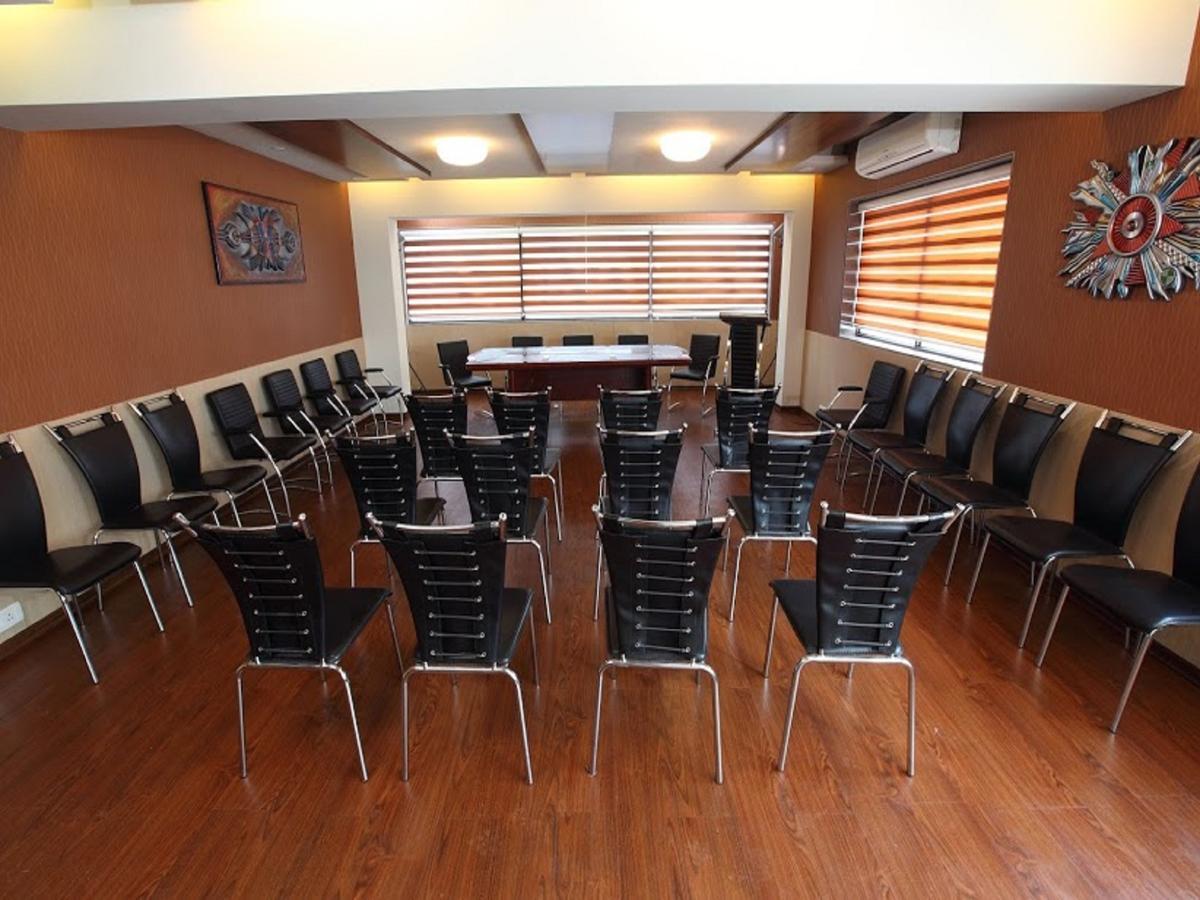 Motel Visava Mahad Bagian luar foto