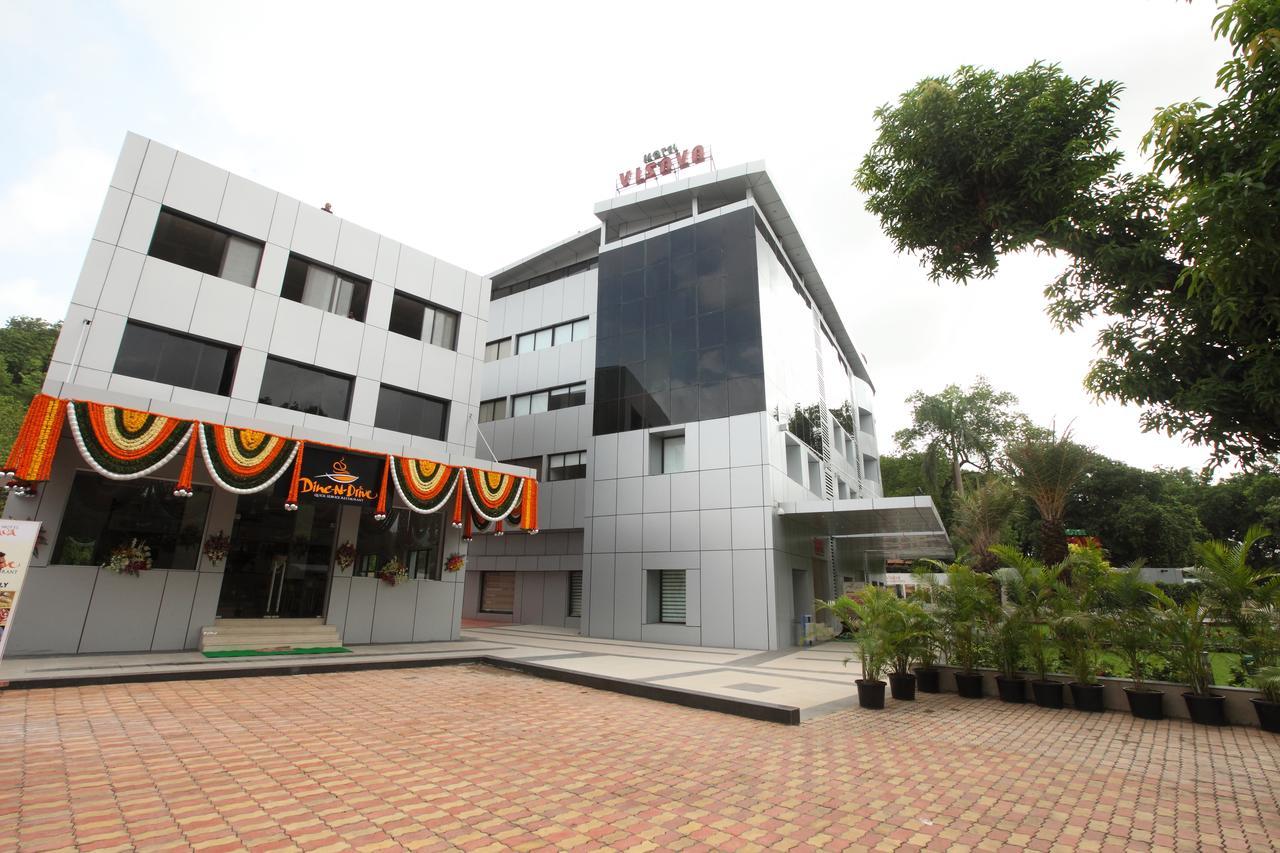 Motel Visava Mahad Bagian luar foto